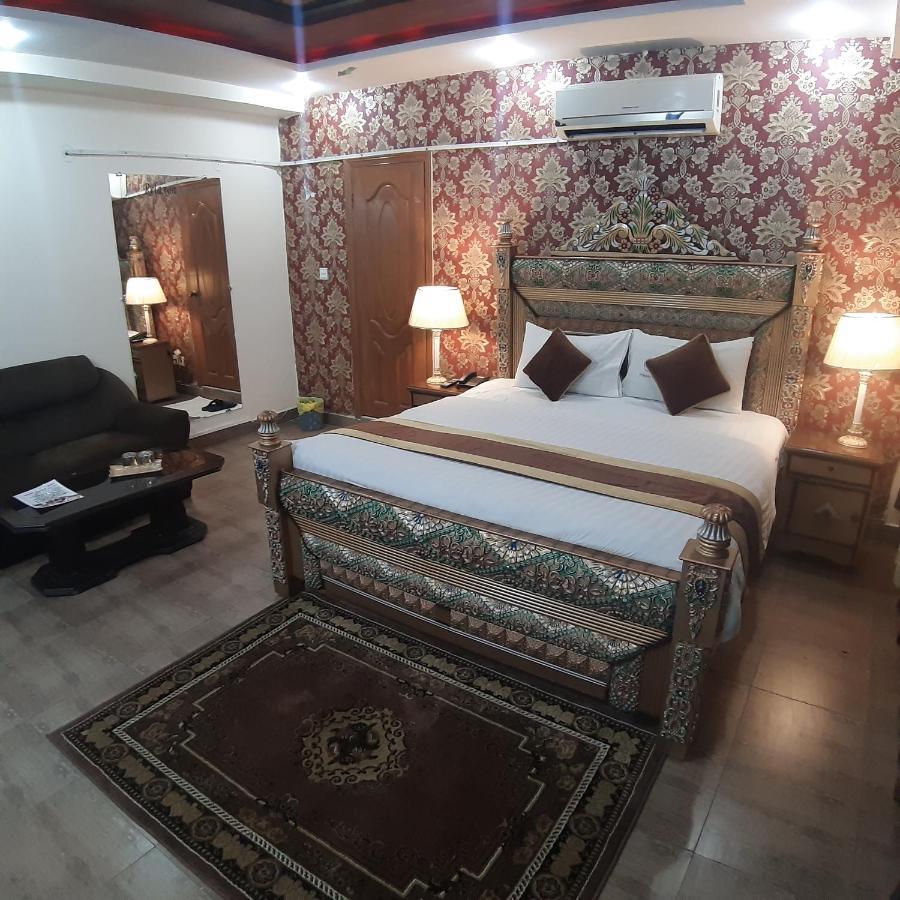 Premier Inn Davis Road ラホール エクステリア 写真