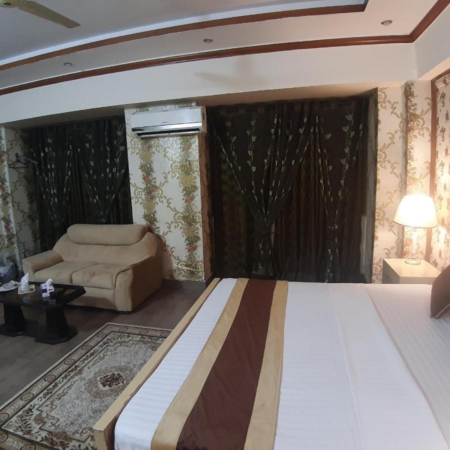 Premier Inn Davis Road ラホール エクステリア 写真