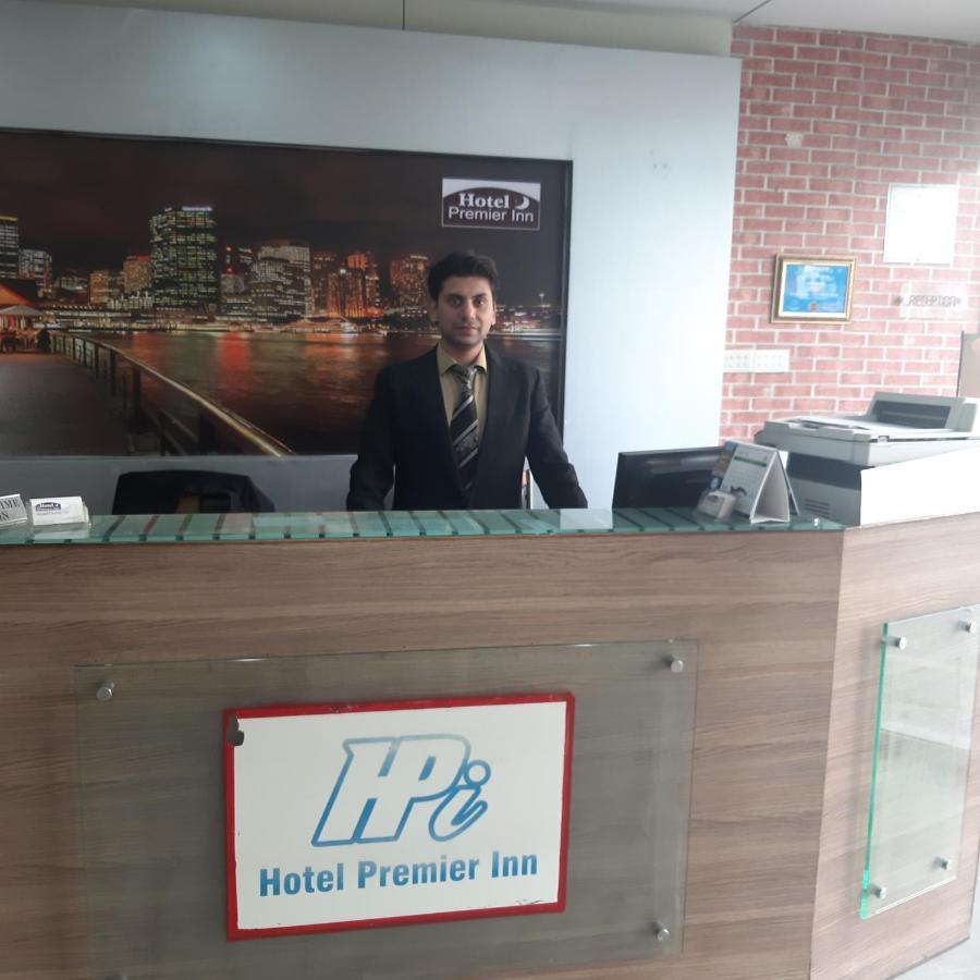 Premier Inn Davis Road ラホール エクステリア 写真