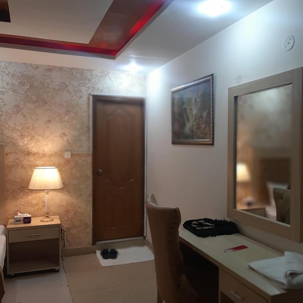 Premier Inn Davis Road ラホール エクステリア 写真