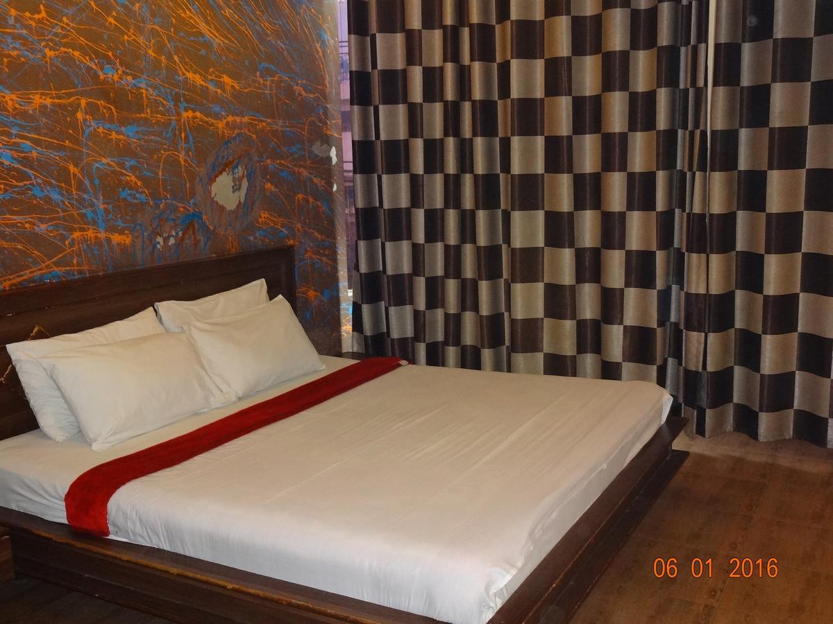 Premier Inn Davis Road ラホール エクステリア 写真